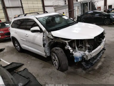 5TDJKRFH1FS101957 — 2015 Toyota Highlander XLE V6, Передняя часть (Front End), фото до ремонта
