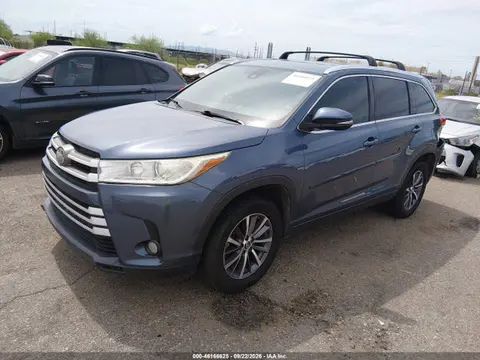 2017 Toyota Highlander Xle VIN 5TDKZRFH1HS525495 фото 2