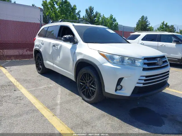 5TDKZRFH3JS281967 — 2018 Toyota Highlander XLE, Правый бок (Right Side), фото до ремонта