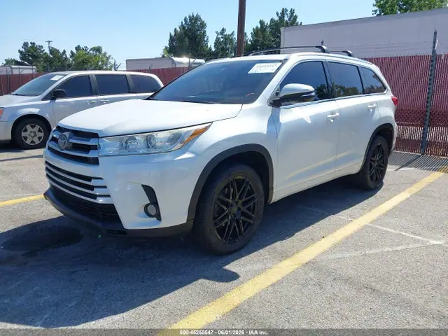 5TDKZRFH3JS281967 — 2018 Toyota Highlander XLE, фото 2 с аукциона IAAI 13.10.2026, Правый бок