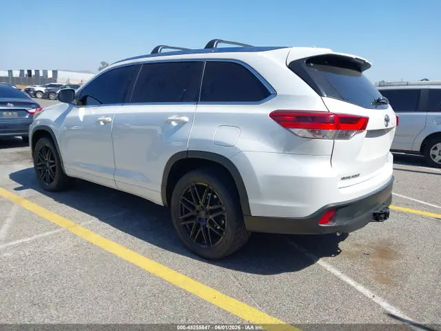5TDKZRFH3JS281967 — 2018 Toyota Highlander XLE, фото 3 с аукциона IAAI 13.10.2026, Правый бок