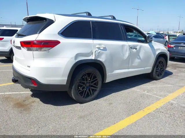5TDKZRFH3JS281967 — 2018 Toyota Highlander XLE, фото 4 с аукциона IAAI 13.10.2026, Правый бок