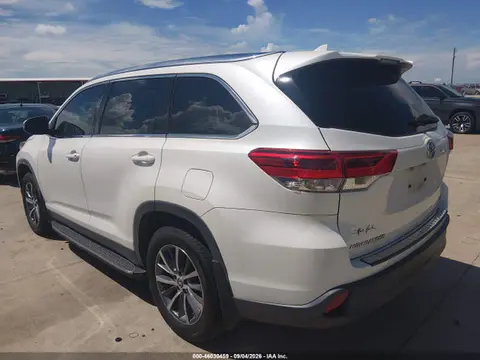 2019 Toyota Highlander Xle VIN 5TDKZRFH9KS561166 фото 3