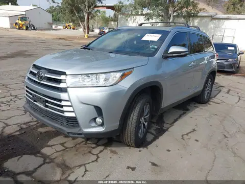2019 Toyota Highlander Xle VIN 5TDKZRFH2KS555208 фото 2