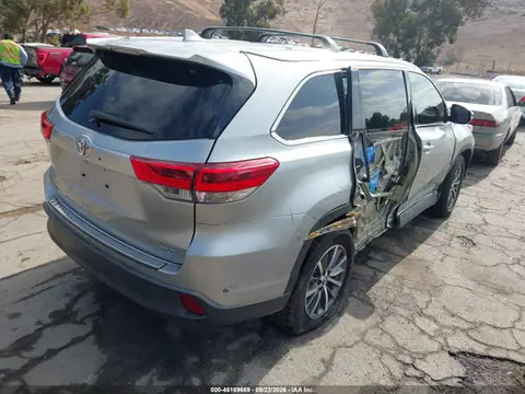2019 Toyota Highlander Xle VIN 5TDKZRFH2KS555208 фото 4
