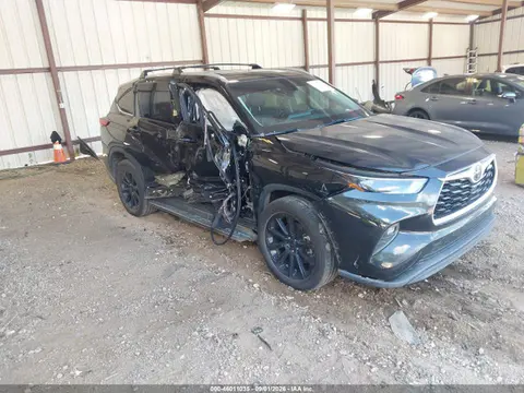 5TDHZRAH5NS125341 — 2022 Toyota Highlander XLE, Правый бок (Right Side), фото до ремонта
