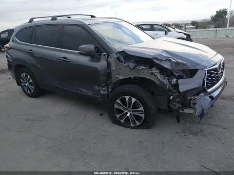 5TDGZRBH2NS220613 — 2022 Toyota Highlander XLE, Передняя часть (Front End), фото до ремонта