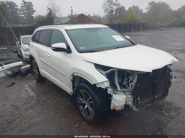 5TDJKRFH5GS341028 — 2016 Toyota Highlander, Передняя часть (Front End), фото до ремонта