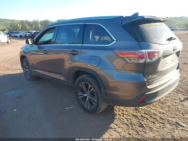 5TDKKRFH5GS128164 — 2016 Toyota Highlander, фото 3 с аукциона IAAI, Правый бок