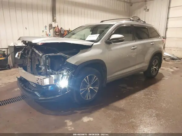 5TDKKRFH1GS126959 — 2016 Toyota Highlander, фото 2 с аукциона IAAI, Передняя часть