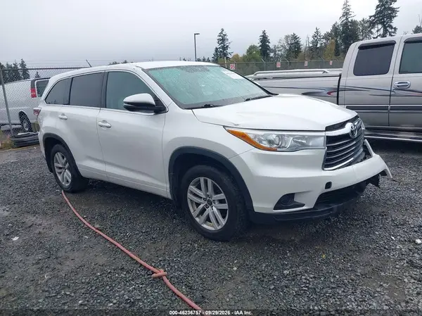 5TDBKRFH7GS345795 — 2016 Toyota Highlander, Передняя часть слева (Left Front), фото до ремонта