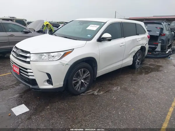 5TDZZRFH0HS230225 — 2017 Toyota Highlander, фото 2 с аукциона IAAI 14.10.2026, Задняя часть слева