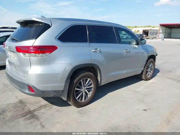 5TDJZRFH1HS512953 — 2017 Toyota Highlander, фото 4 с аукциона IAAI, Левый бок