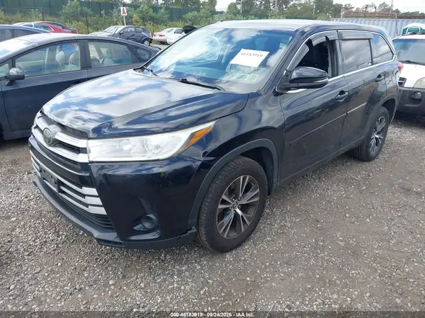 5TDZARFH5HS026477 — 2017 Toyota Highlander, фото 2 с аукциона IAAI 06.10.2026, Естественный износ