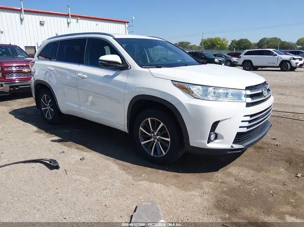 5TDJZRFH2HS392127 — 2017 Toyota Highlander, Задняя часть (Rear), фото до ремонта