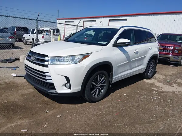 5TDJZRFH2HS392127 — 2017 Toyota Highlander, фото 2 с аукциона IAAI, Задняя часть