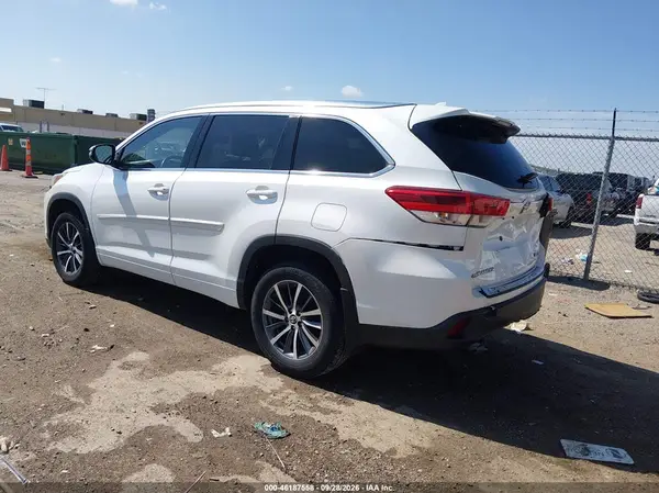 5TDJZRFH2HS392127 — 2017 Toyota Highlander, фото 3 с аукциона IAAI, Задняя часть