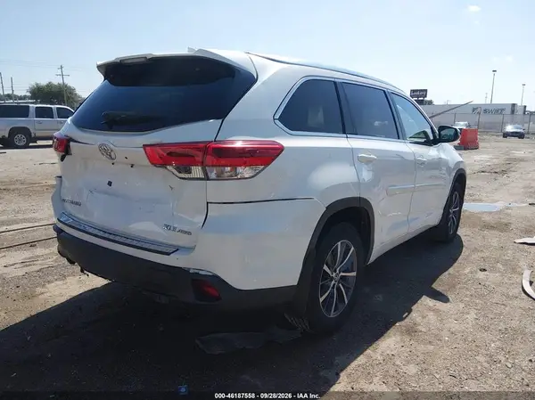 5TDJZRFH2HS392127 — 2017 Toyota Highlander, фото 4 с аукциона IAAI, Задняя часть