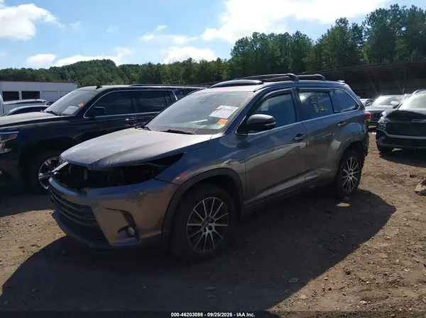 5TDKZRFHXHS509196 — 2017 Toyota Highlander, фото 2 с аукциона IAAI, Передняя часть