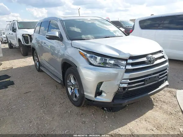 5TDYZRFH5HS200990 — 2017 Toyota Highlander, Передняя часть справа (Right Front), фото до ремонта