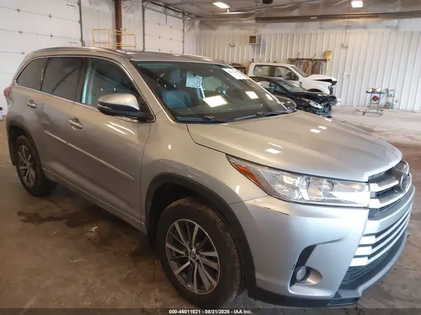 5TDJZRFH2JS871881 Toyota Highlander 2018 — повреждение Передняя часть, фото до ремонта