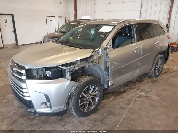 5TDJZRFH2JS871881 — 2018 Toyota Highlander, фото 2 с аукциона IAAI, Передняя часть