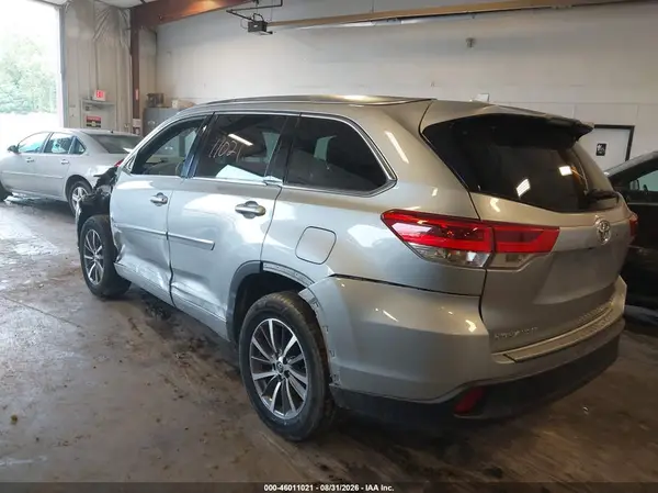 5TDJZRFH2JS871881 — 2018 Toyota Highlander, фото 3 с аукциона IAAI, Передняя часть