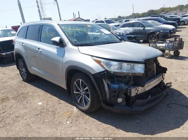 5TDJZRFH2JS808991 Toyota Highlander 2018 — повреждение Левый бок, фото до ремонта