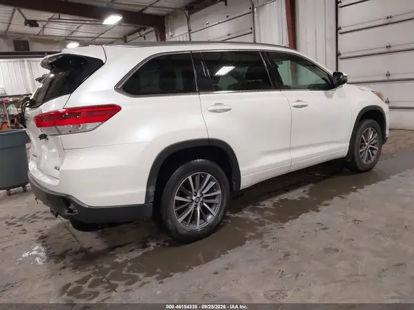 2018 TOYOTA HIGHLANDER VIN 5TDJZRFH4JS823606 фото 4