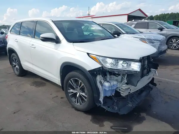 5TDBZRFH1JS909525 — 2018 Toyota Highlander, Передняя часть слева (Left Front), фото до ремонта