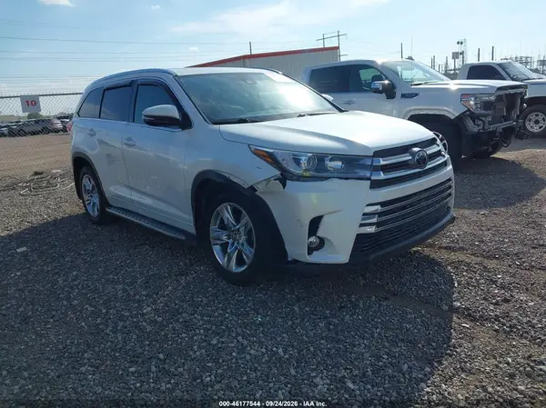 5TDYZRFHXJS276193 — 2018 Toyota Highlander, Передняя часть справа (Right Front), фото до ремонта