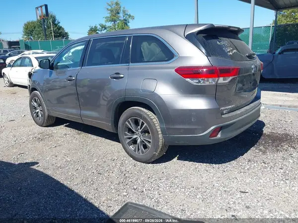 5TDZARFHXJS039943 — 2018 Toyota Highlander, фото 3 с аукциона IAAI, Передняя часть