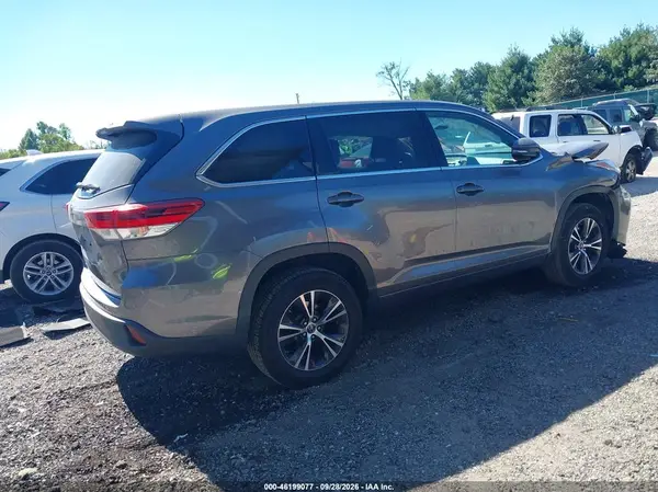 5TDZARFHXJS039943 — 2018 Toyota Highlander, фото 4 с аукциона IAAI, Передняя часть