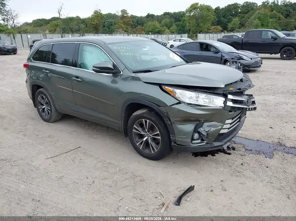 5TDBZRFH0JS904848 — 2018 Toyota Highlander, Передняя часть слева (Left Front), фото до ремонта