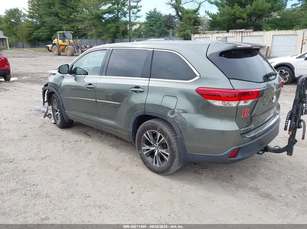 5TDBZRFH0JS904848 — 2018 Toyota Highlander, фото 3 с аукциона IAAI, Передняя часть слева