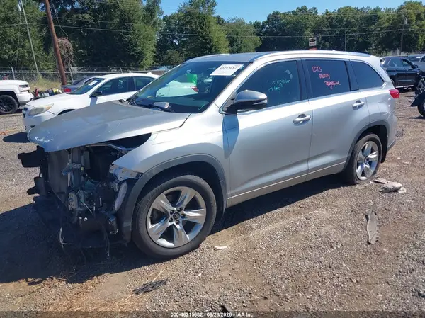 5TDDZRFH5JS826995 — 2018 Toyota Highlander, фото 2 с аукциона IAAI, Передняя часть