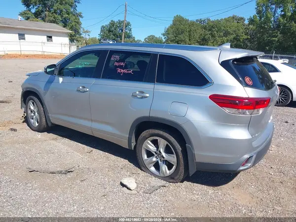 5TDDZRFH5JS826995 — 2018 Toyota Highlander, фото 3 с аукциона IAAI, Передняя часть