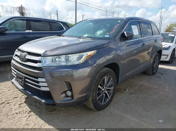 5TDKZRFH1JS267890 — 2018 Toyota Highlander, фото 2 с аукциона IAAI, Град
