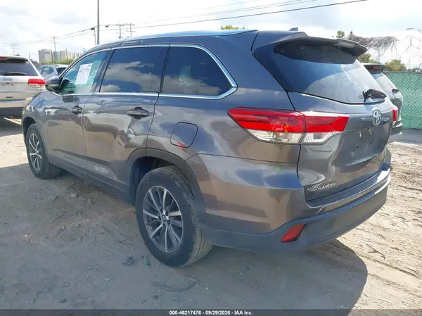 5TDKZRFH1JS267890 — 2018 Toyota Highlander, фото 3 с аукциона IAAI, Град