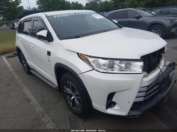 5TDZARFH3JS037192 — 2018 Toyota Highlander, Передняя часть (Front End), фото до ремонта