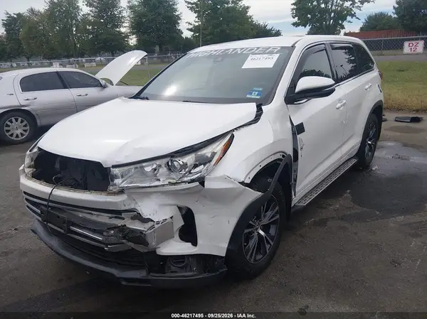 5TDZARFH3JS037192 — 2018 Toyota Highlander, фото 2 с аукциона IAAI, Передняя часть