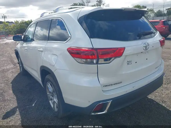 5TDDZRFH1JS884697 — 2018 Toyota Highlander, фото 3 с аукциона IAAI, Передняя часть