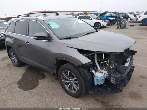 5TDJZRFH7JS523171 — 2018 Toyota Highlander, Передняя часть слева (Left Front), фото до ремонта