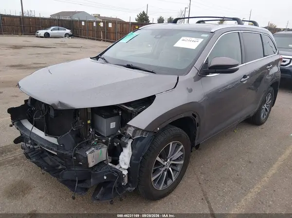 5TDJZRFH7JS523171 — 2018 Toyota Highlander, фото 2 с аукциона IAAI, Передняя часть слева