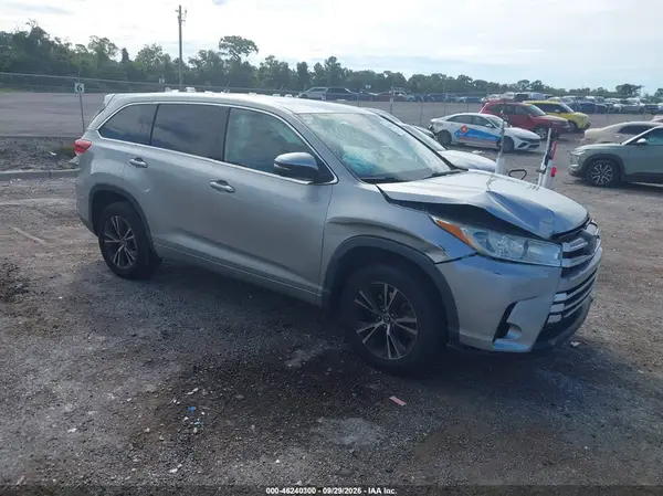 5TDZZRFH4JS243095 — 2018 Toyota Highlander, Передняя часть (Front End), фото до ремонта