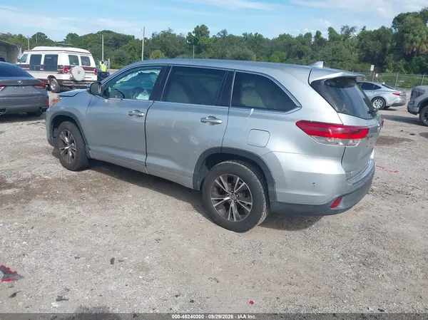 5TDZZRFH4JS243095 — 2018 Toyota Highlander, фото 3 с аукциона IAAI, Передняя часть