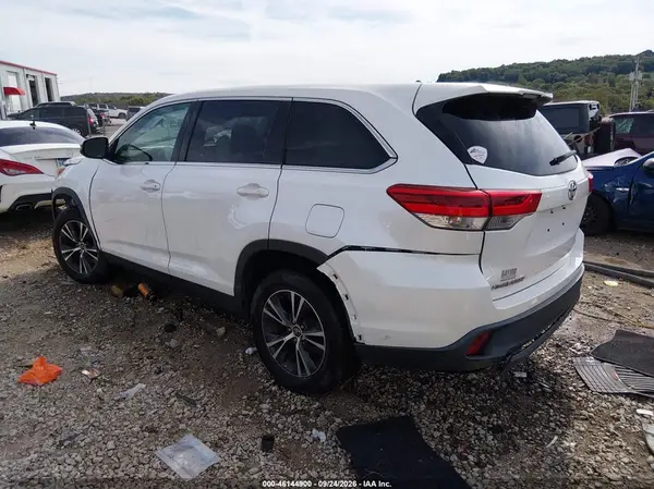 5TDZZRFH8KS290891 — 2019 Toyota Highlander, фото 3 с аукциона IAAI, Передняя часть