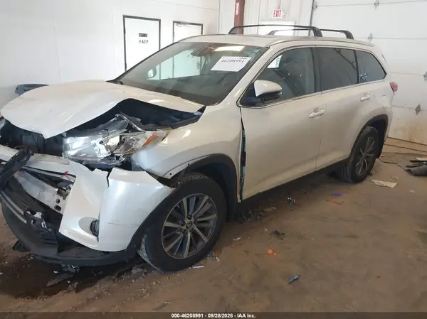 5TDJZRFH4KS928051 — 2019 Toyota Highlander, фото 2 с аукциона IAAI, Естественный износ