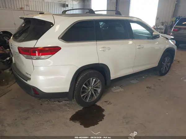 5TDJZRFH4KS928051 — 2019 Toyota Highlander, фото 4 с аукциона IAAI, Естественный износ