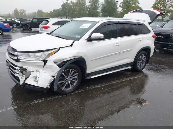 5TDJZRFH3KS605982 — 2019 Toyota Highlander, фото 2 с аукциона IAAI, Передняя часть